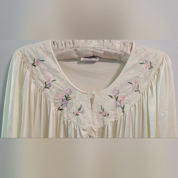 Vintage Lace 2 Piece Nylon Long Night Gown w Robe Set Embroidered Vanity Fair - Picture 9 of 15